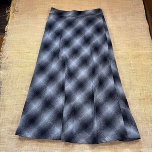Eddie Bauer Woman's Grey/Black Plaid Wool Blend Maxi Skirt Side Zip Size 8 Tall